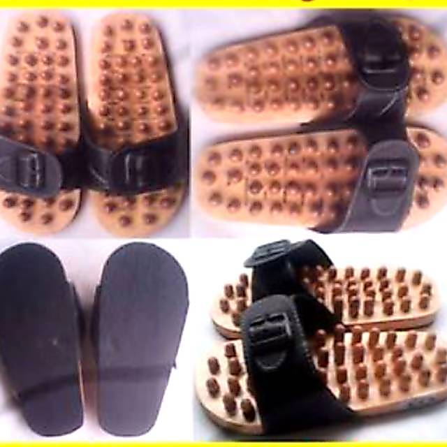 Sandal refleksi Kayu