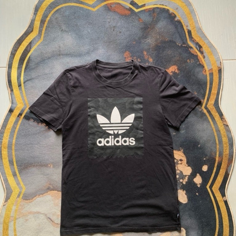 kaos adidas logo camo second