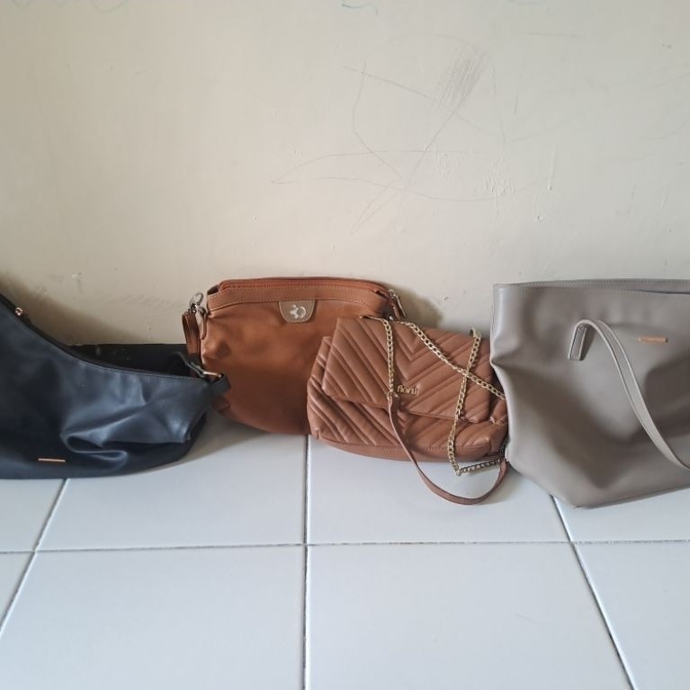 Slingbag wanita merk gotosovie (preloved)
