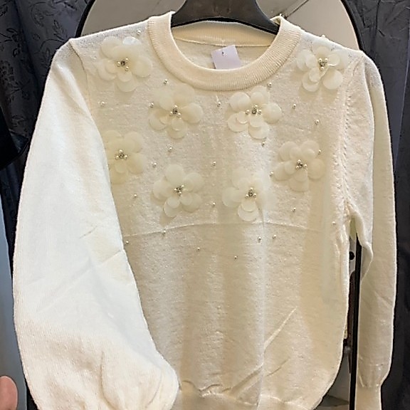 swetaer knit flowers