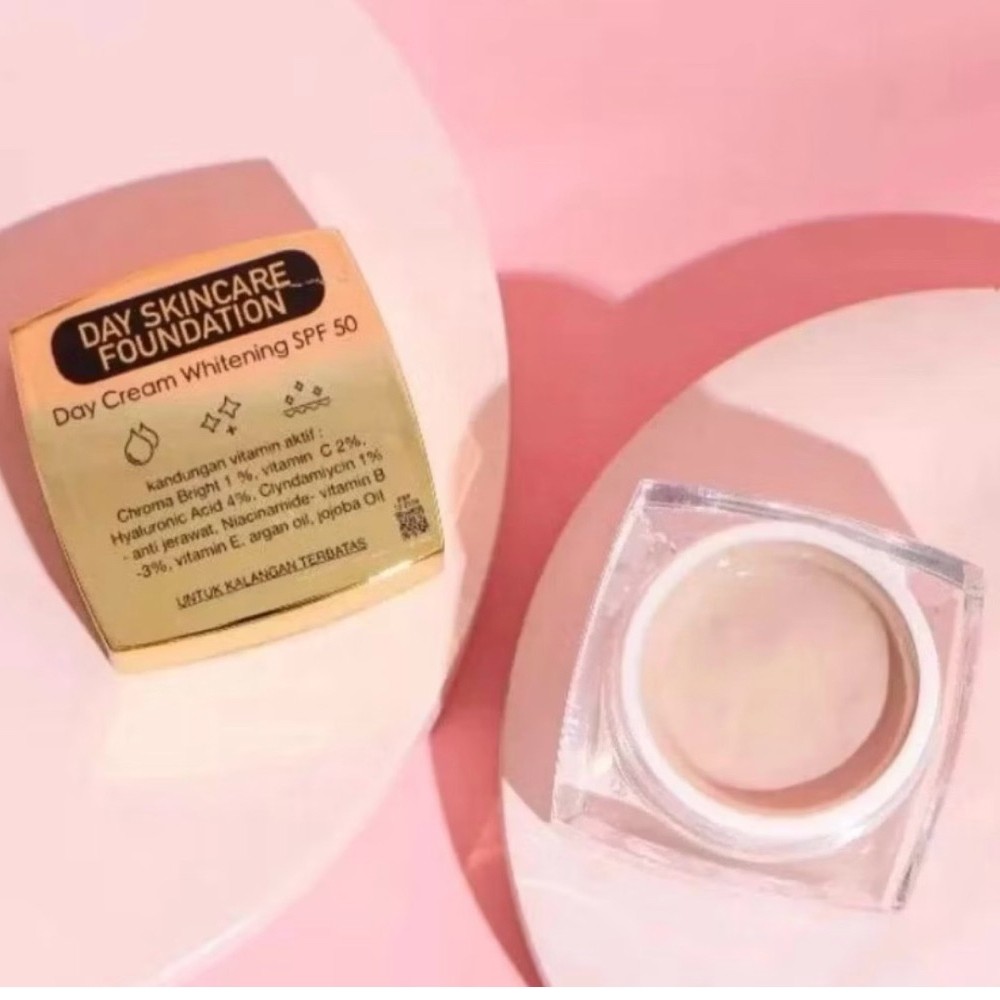 DAY FOUNDATION GLOW UP WHETENING SKINCARE