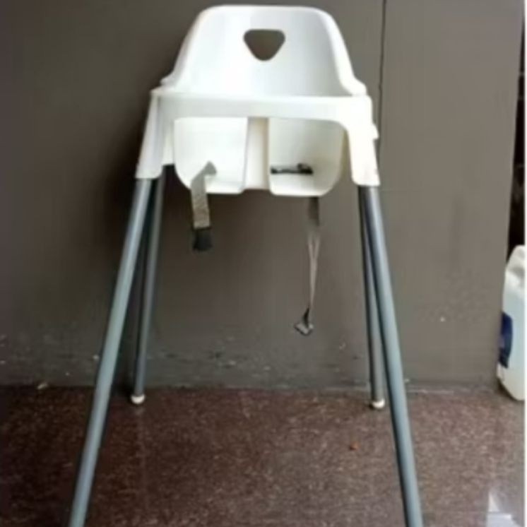 (Preloved) baby chair Informa