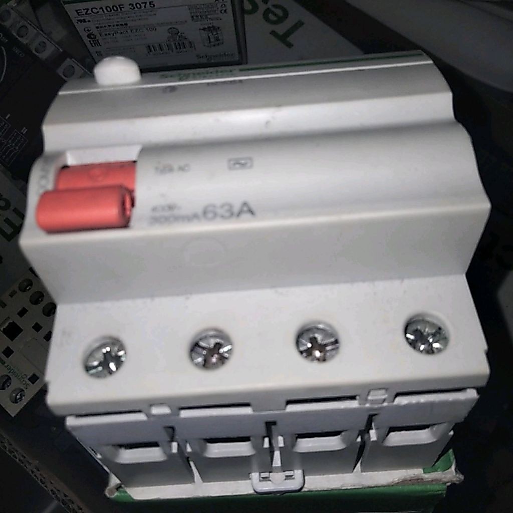 RCCB DOME 4POL 63A...30MA...300MA SCHNEIDER