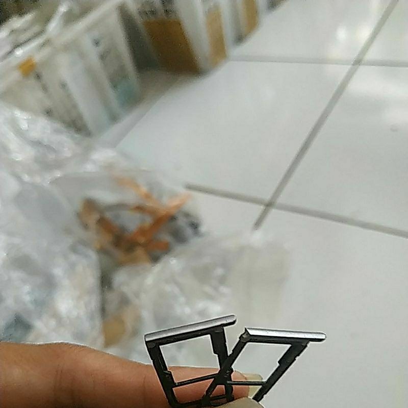SIMTRAY BEKAS REDMI S2 ADA BAGIAN YANG PATAH SEDIKIT
