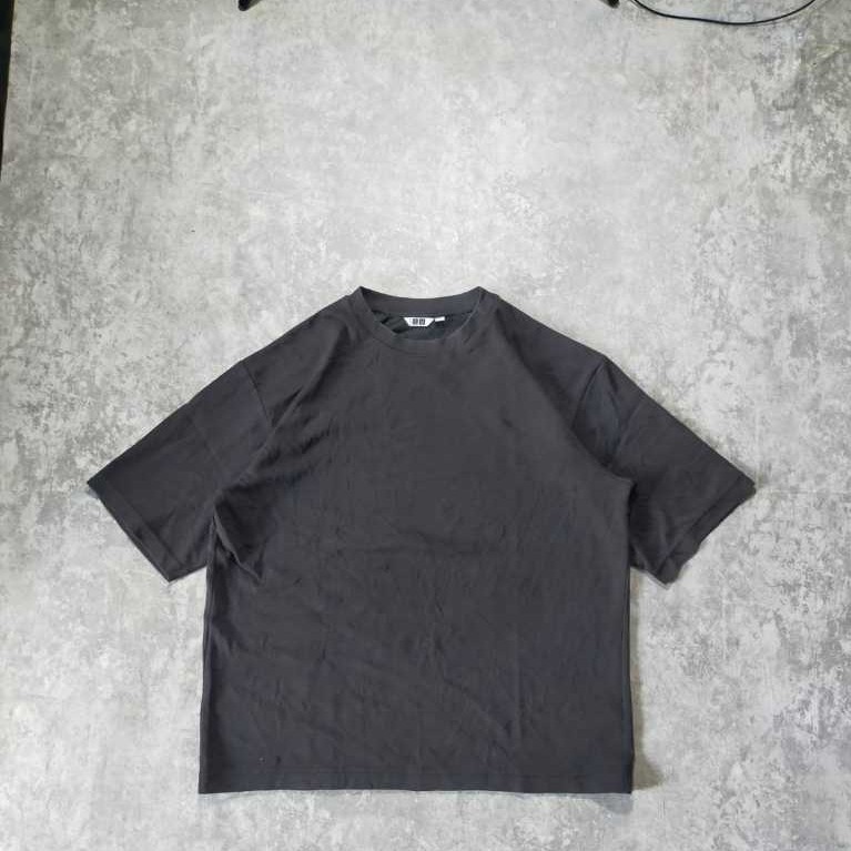 Kaos Uniqlo Airsm Hitam