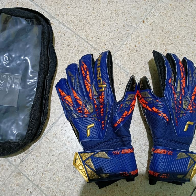 Sarung Tangan Kiper Reusch Attrakt Solid Premium Blue
