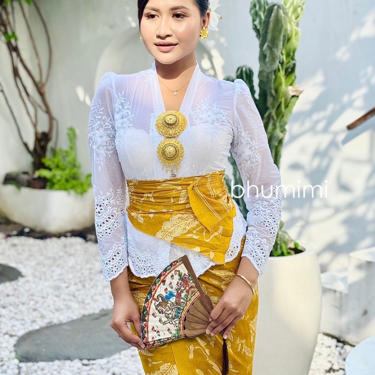 KEBAYA SUTRA TESSA/ KEBAYA KATUN PUTIH/ KEBAYA JADI PUTIH/ KEBAYA BALI/ KEBAYA LENGAN PANJANG