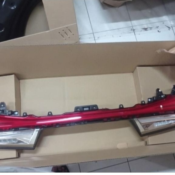 lampu reflektor bagasi toyota lexus LM350 LM300 H original 81580-58450