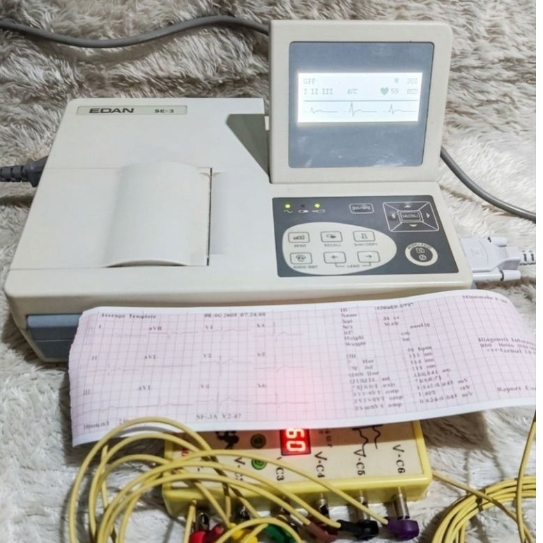 EKG 3 CHANNEL MERK EDAN MODEL SE-3 (Second Condition)