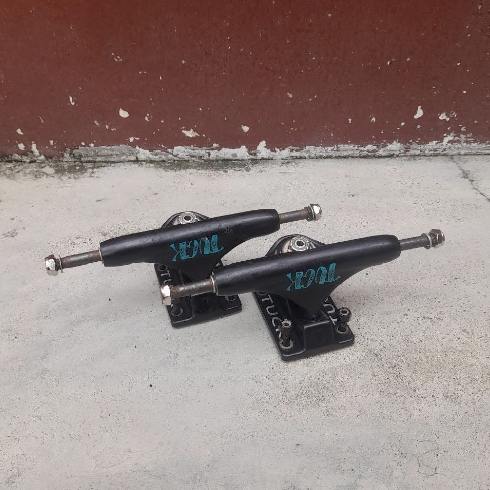 Skateboard Truck Tuck + boltnuts second / bekas