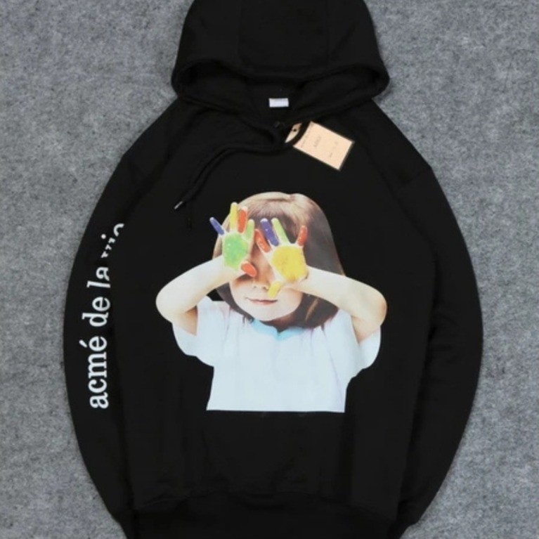Sweater Berkupluk Hitam Grafis Karakter Baby Painting Acme De La Vie OOTD Nongkrong Estetik Kekinian