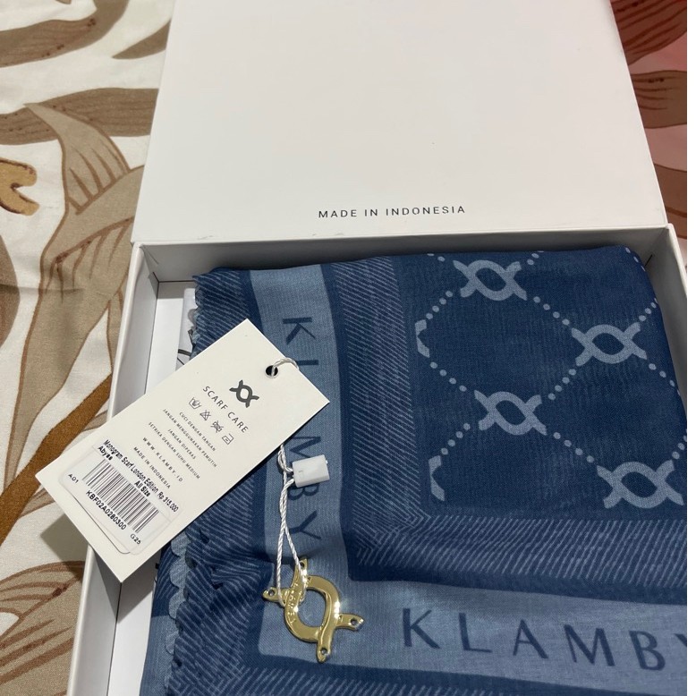 New monogram scarf london klamby