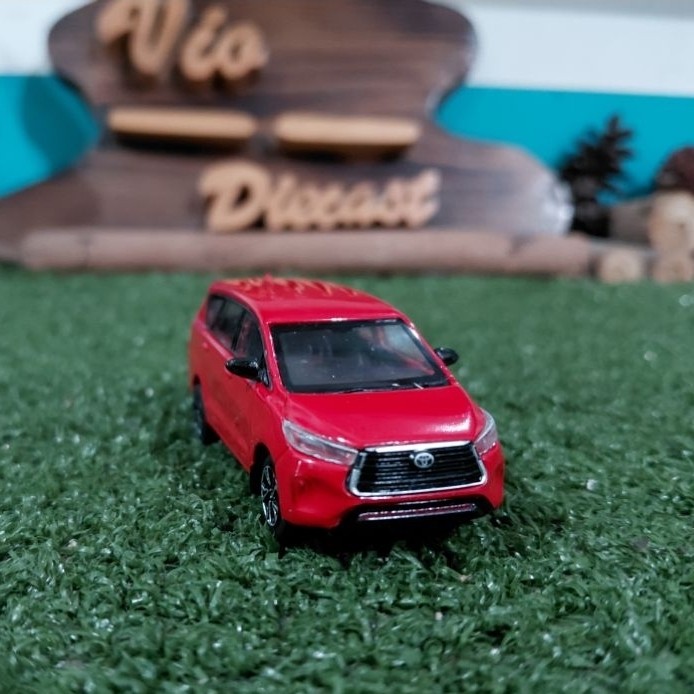 Diecast Miniatur Toyota Innova Reborn 2022 skala 1:64