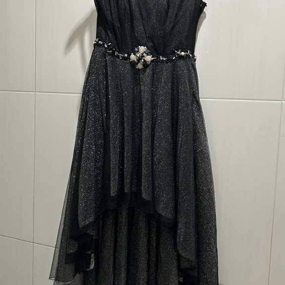 Preloved Dress Pesta Hitam Princess Merk Luire
