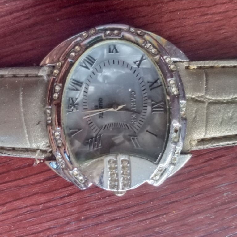 Jam tangan Vintage Cartier Unik