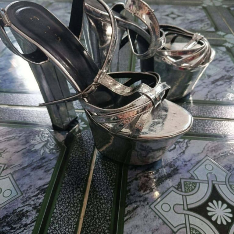 preloved heels by aulia