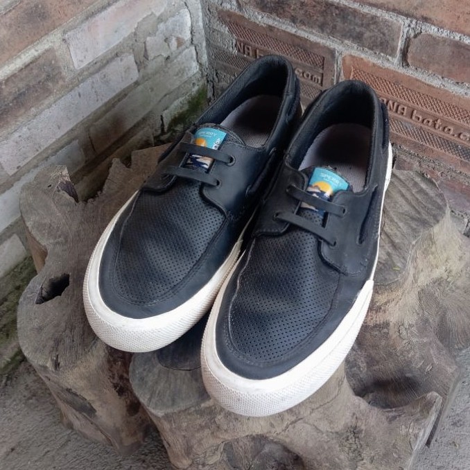 sepatu sperry slip on
