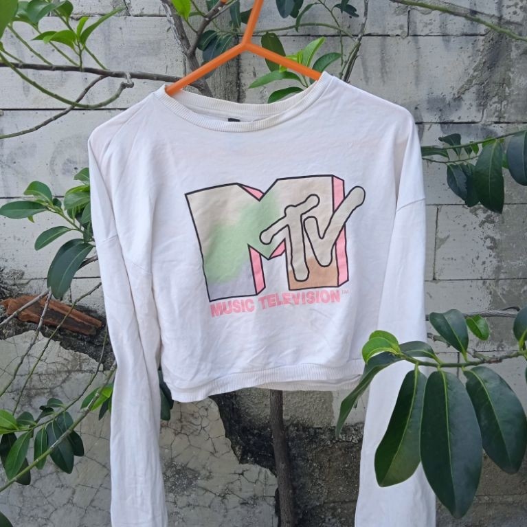 Sweater Crop MTV Music Television Wanita | Crop Tee Lengan Panjang Putih