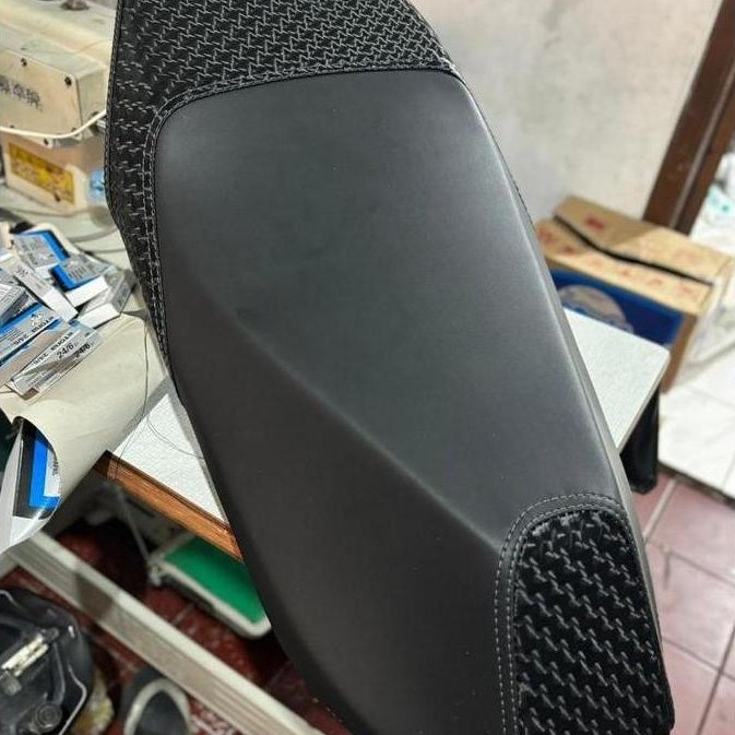 FULLSET JOK MOTOR MBTECH CARRERA ASLI BUSA LATEX CAMARO MIX 4D JAHIT TENGAH JOK MOTOR , VARIO , SCOO