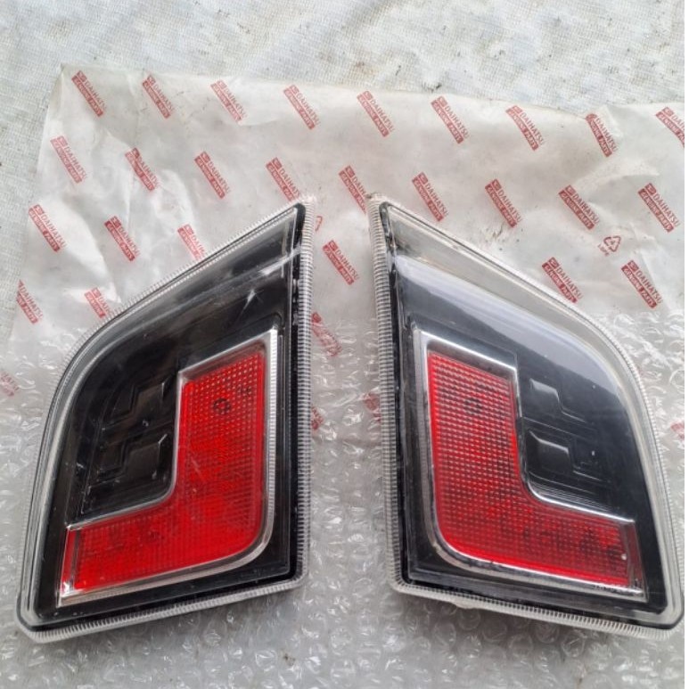 ORI Reflektor lampu bagasi mobil Agya Ayla 2017-2025 original