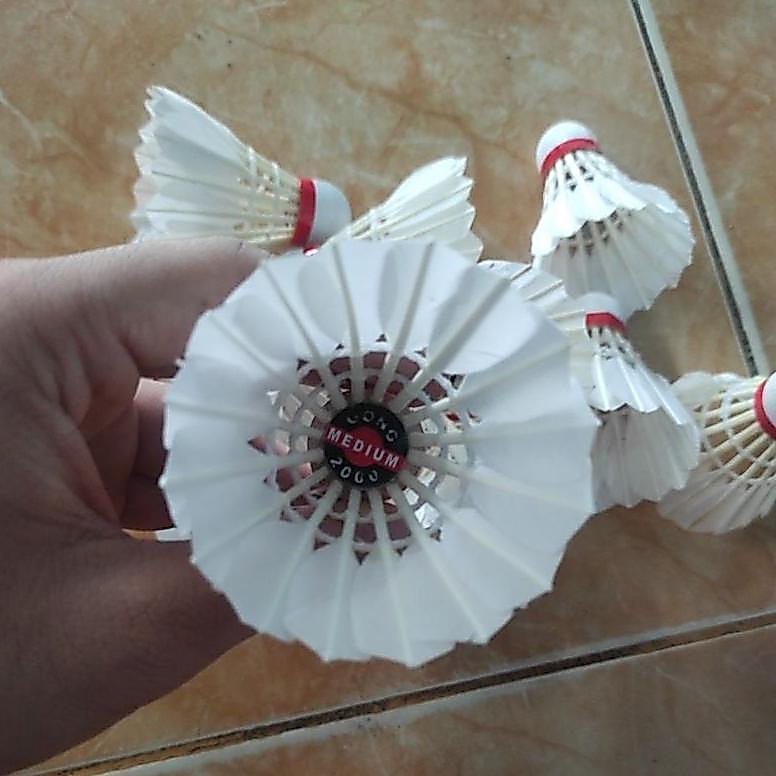 Hemat Shuttlecock Gong 2000 Medium Hitam Shuttlecock Murah Shuttlecock 3 In 1 Hiqua Shou Kok Bulutan