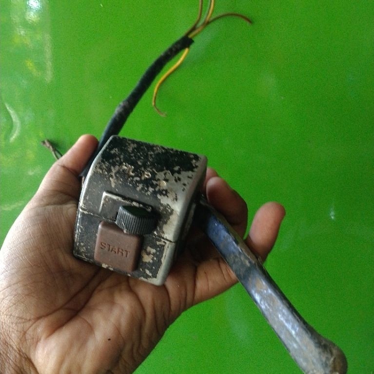 HOLDER KANAN ORIGINAL ASTREA GRAND