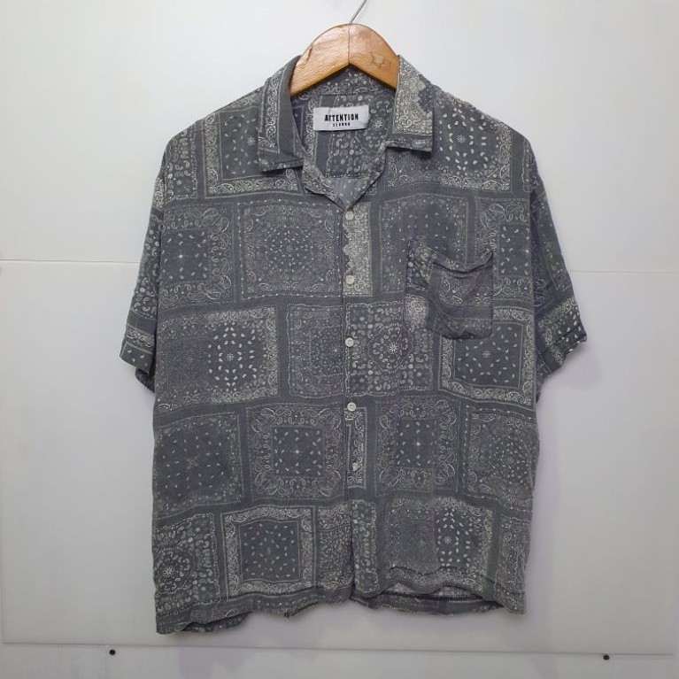 Kemeja Pendek Open Collar Attention