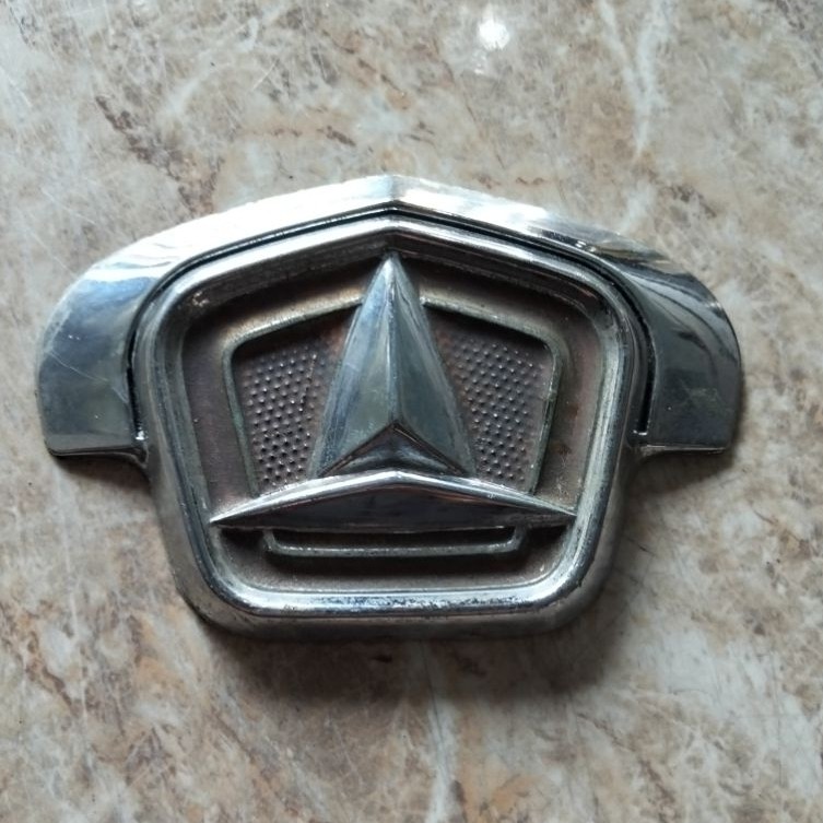 Emblem Toyota Hiace Lama