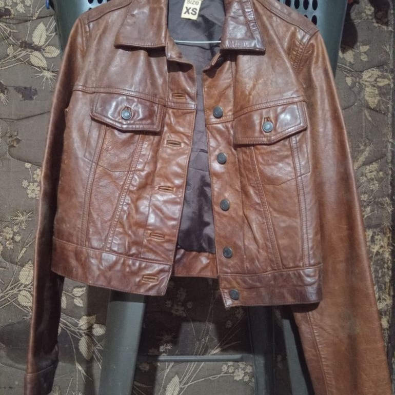 Jaket kulit vintage crop GAP preloved
