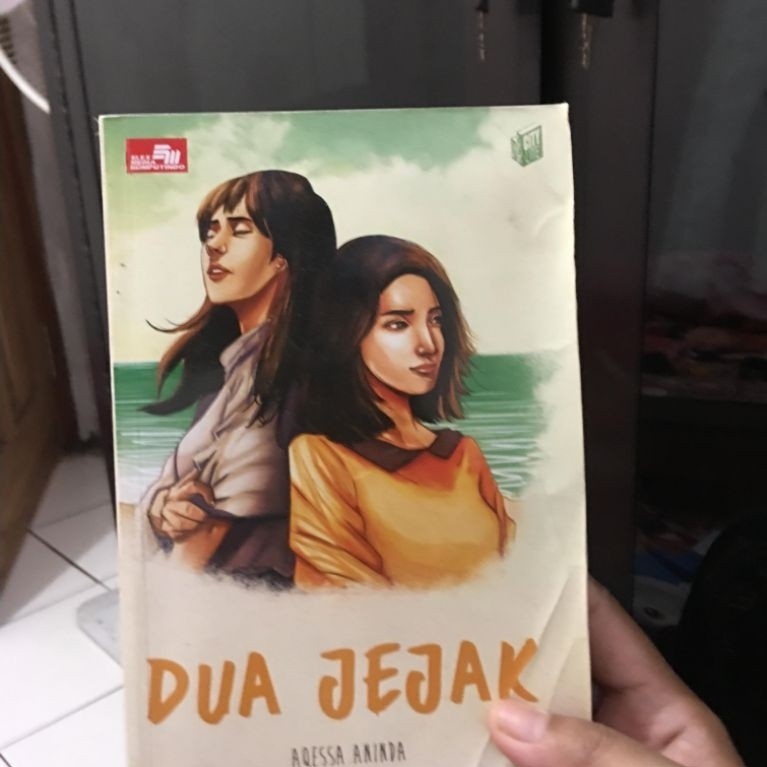novel Dua Jejak by Aqessa Aninda