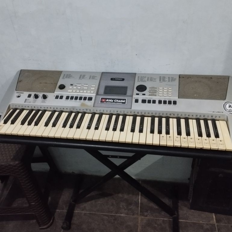 Piano Keyboard Yamaha psr E413 second