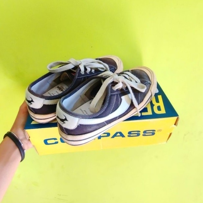 Sepatu Compas Retrograde Low Ori bekas