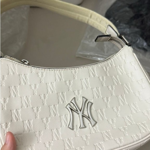 MLB YANKESS MONOGRAM EMBOS HOBO BAG WHITE