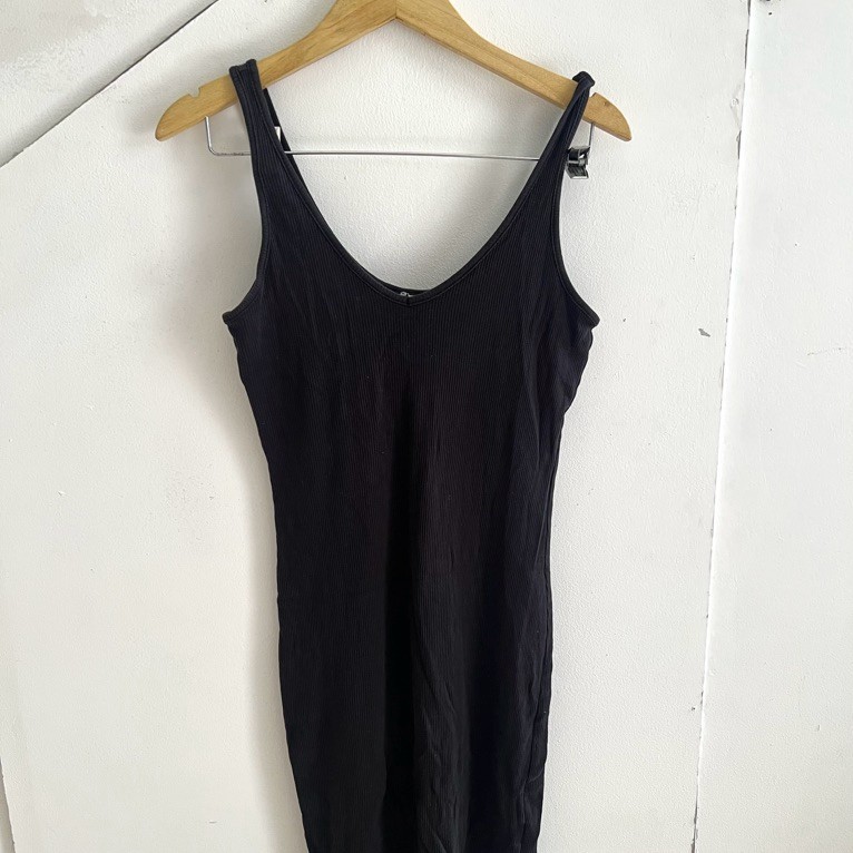 dress bodycon v neck merk HM