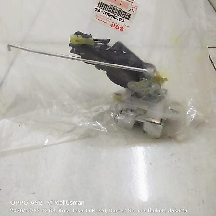 Ready Door lock pintu bagasi ertiga original