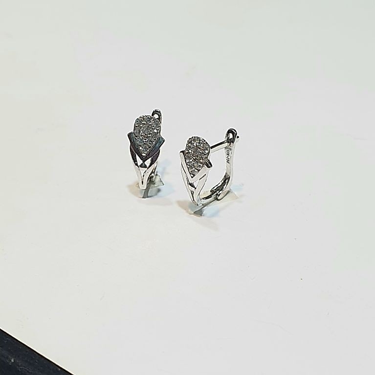 Anting Emas Putih Zircon 2.05 Gram 17K 750 (AH372)