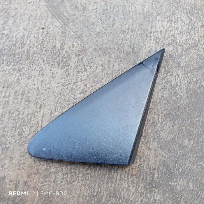 Cover segitiga luar tutup fender/sambungan spion depan kiri LH Nissan livina L10
