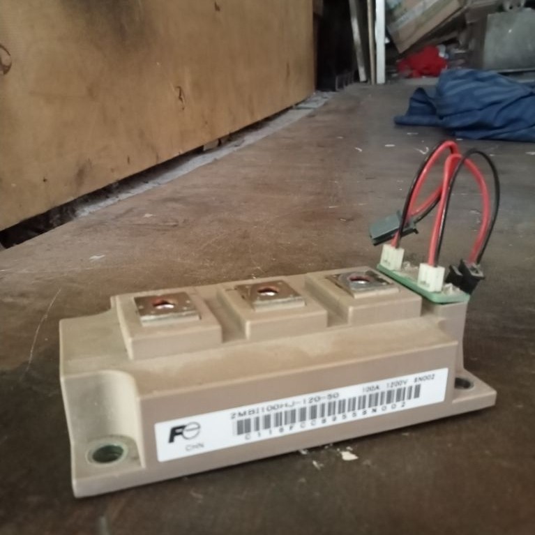 IGBT type 2MBl100HJ - 120 - 50.  100A  1200V
