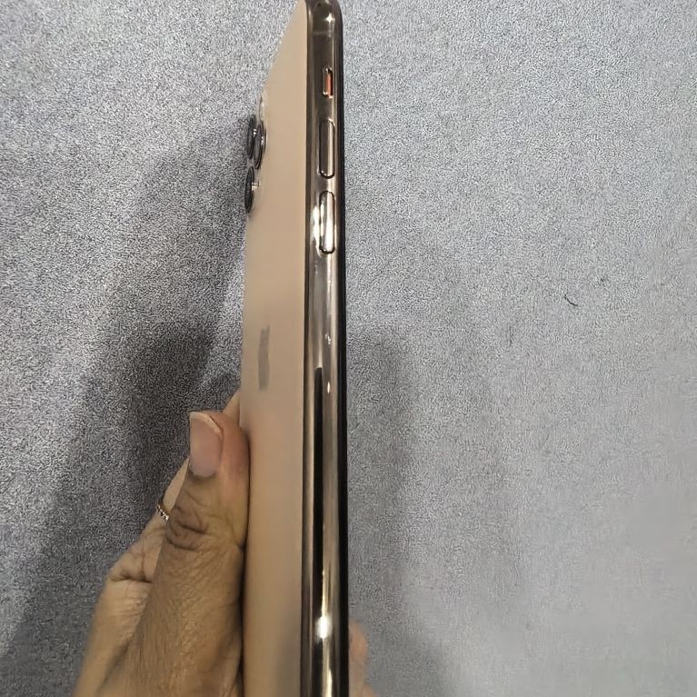 iPhone 11 pro max 256 Gold