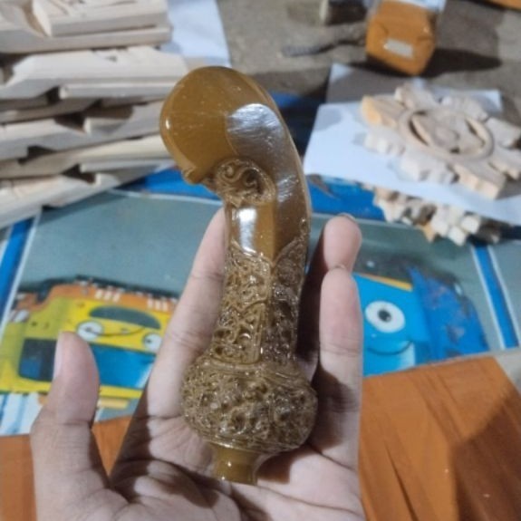 Deder Keris Solo Model Ukir Cecek Lung Lungan Handle Gagang Hulu Keris Halus Plitur Glossy