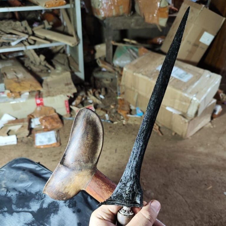 Keris Lurus Sepuh Kuno Warangka Gayaman Yogyakarta Jogja Bilah Berserat Tosan Aji Asli Dusun