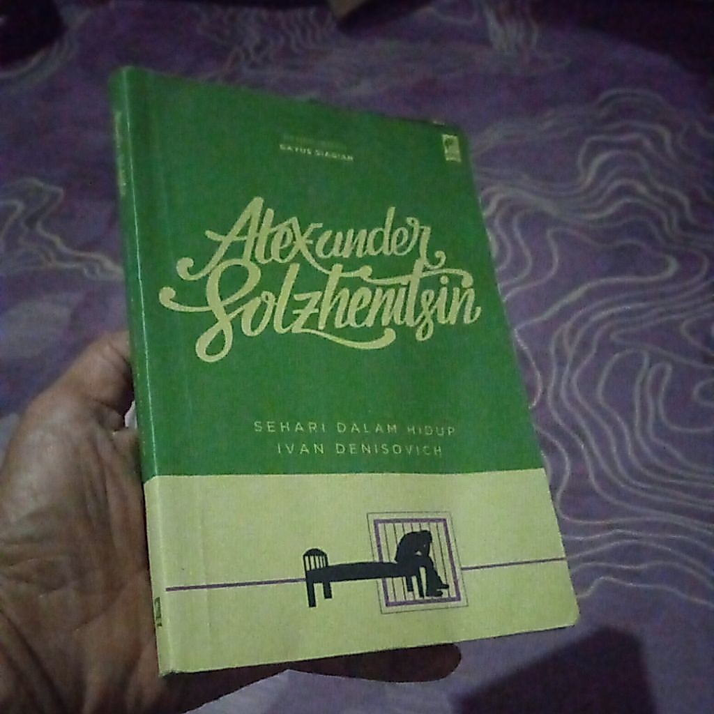buku Alexander Solzhenitsin, Sehari dalam hidup Ivan Denisovich, buku biografi original
