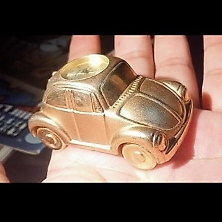 Mobilan vw jam warna gold