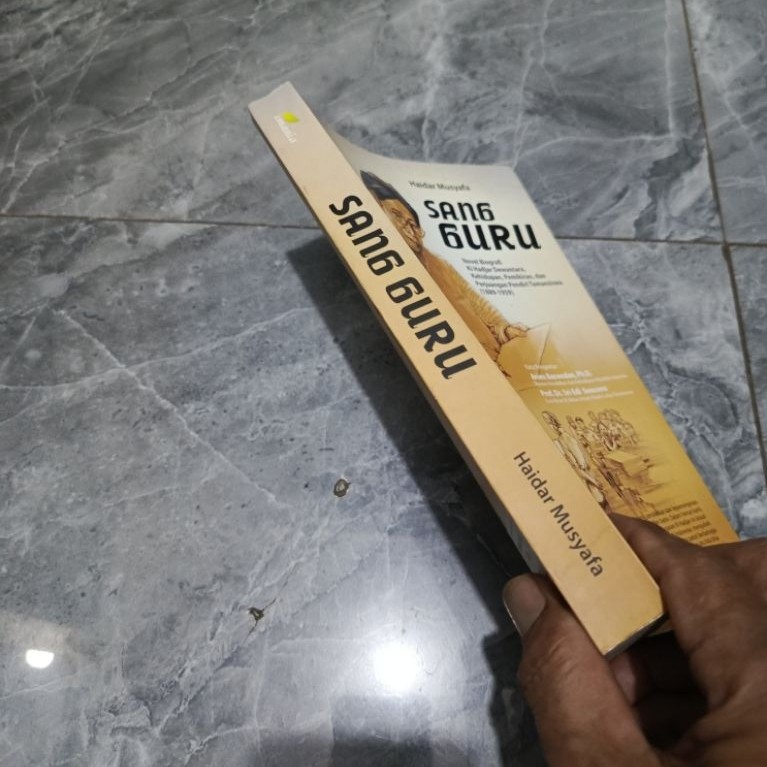 SANG GURU Novel Biografi Ki Hadjar Dewantara, Kehidupan, Pemikiran, dan Perjuangan Pendiri Tamansisw