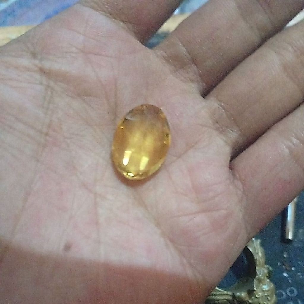 Batu Permata Safir kuning dimensi besar