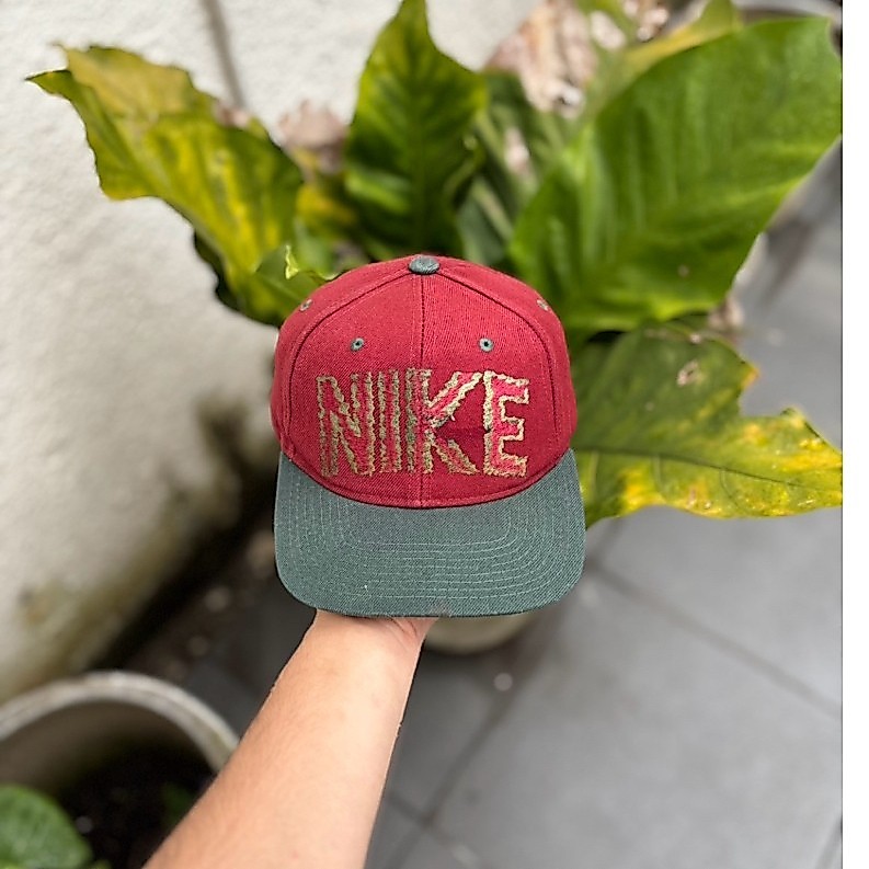 Topi Nike Vintage Big Spellout Logo