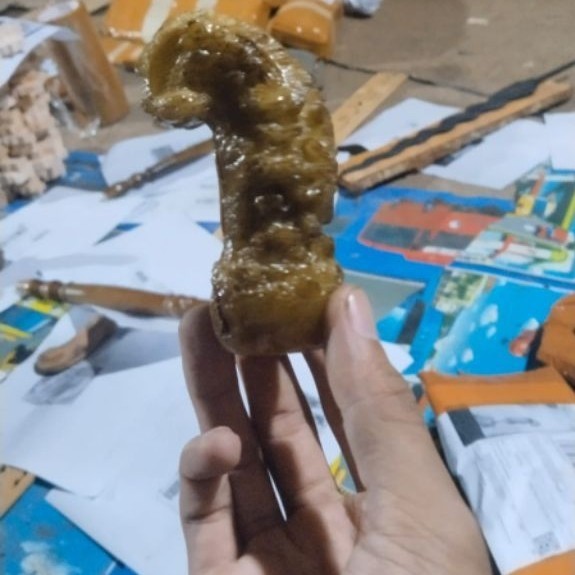 Deder Keris Model Ukir Figuratif Halusan Handle Gagang Hulu Keris Kayu Finishing Plitur Glossy