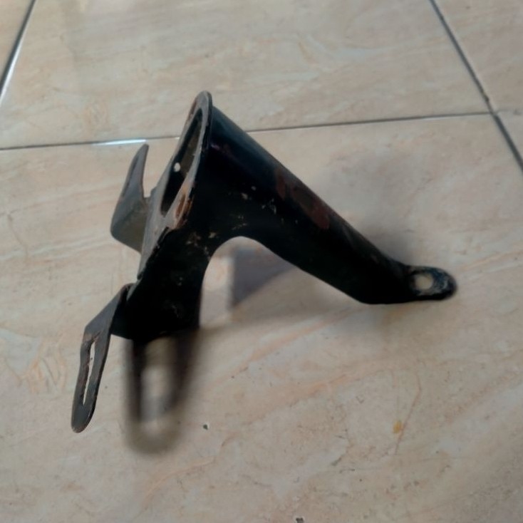 Dudukan berket stoplamp belakang yamaha DT100