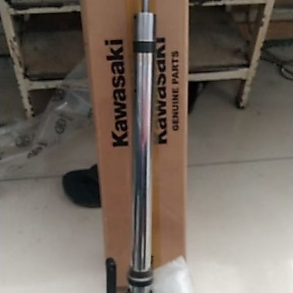 as shock sok usd botton shock depan kanan zx4R no preload  original kawasaki