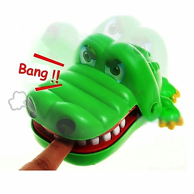 crocodile bite the hand / buaya prank / mainan challenge buaya gigit